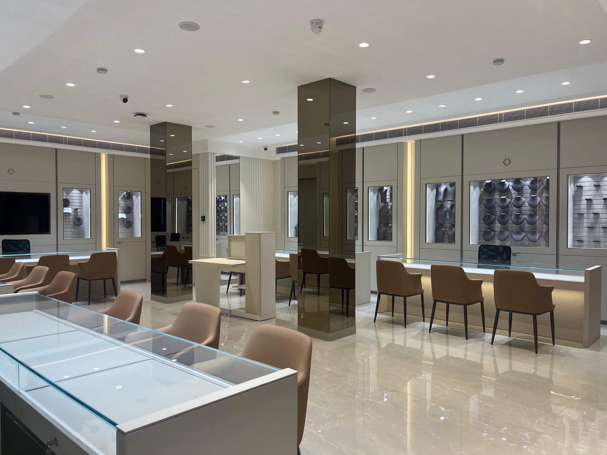 Boutique showroom with display counters and mirrored columns